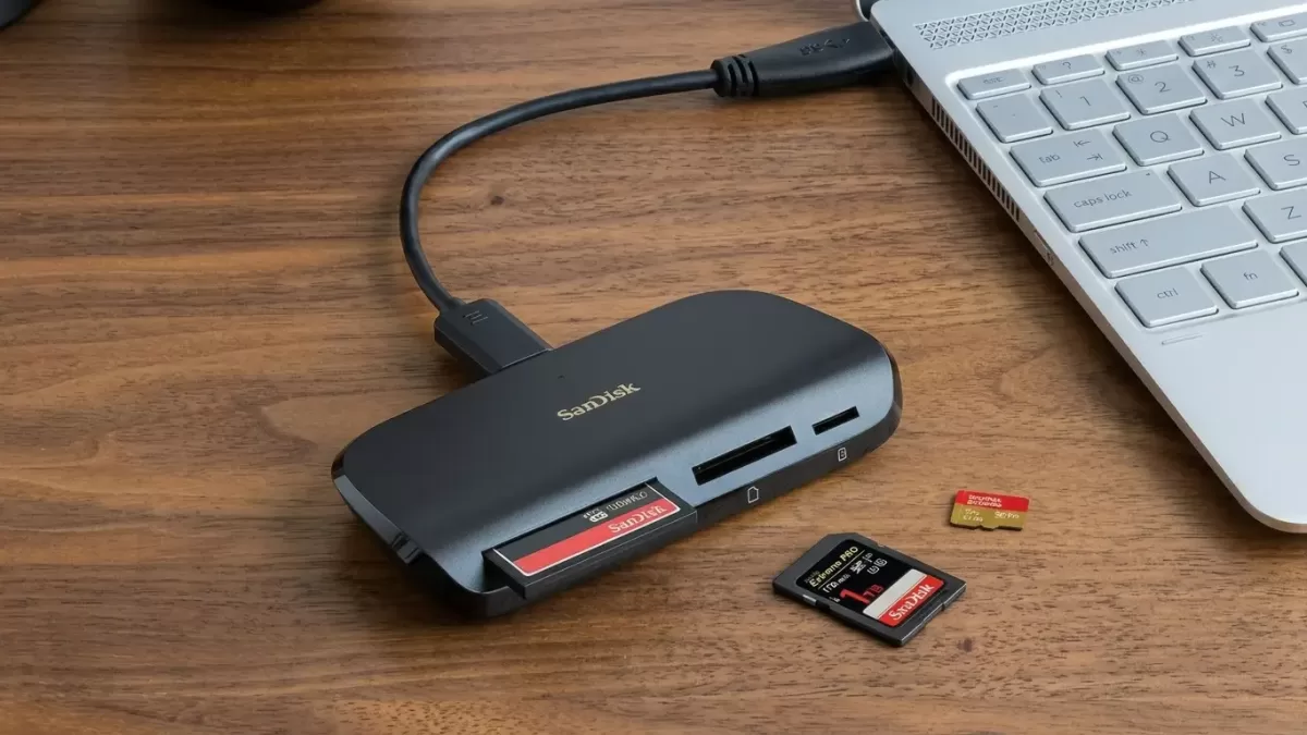 A compact card reader designed for easy data transfer. The project examines how form and material can influence the user experience.